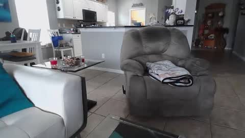 Snapshot of smallpenisbigtongue chatting on 01-23-25, 04:48 Daddy online show from 01-23-25, 04:48