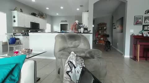 Snapshot of smallpenisbigtongue chatting on 02-02-25, 04:11 Daddy online show from 02-02-25, 04:11