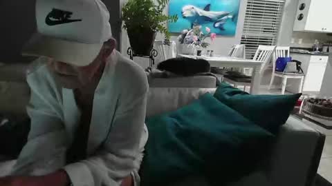 Snapshot of smallpenisbigtongue chatting on 02-11-25, 03:40 Daddy online show from 02-11-25, 03:40