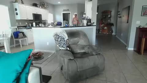 Snapshot of smallpenisbigtongue chatting on 02-11-25, 01:51 Daddy online show from 02-11-25, 01:51