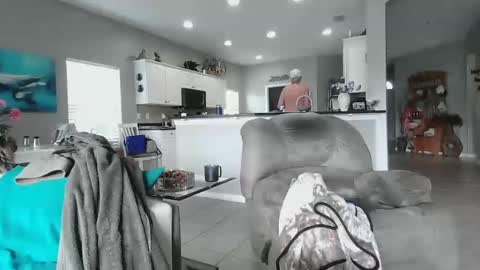 Snapshot of smallpenisbigtongue chatting on 02-16-25, 03:27 Daddy online show from 02-16-25, 03:27