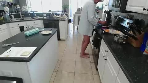 Snapshot of smallpenisbigtongue chatting on 02-17-25, 05:43 Daddy online show from 02-17-25, 05:43