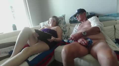 Snapshot of smallpenisbigtongue chatting on 09-28-25, 02:11 Daddy online show from 09-28-25, 02:11