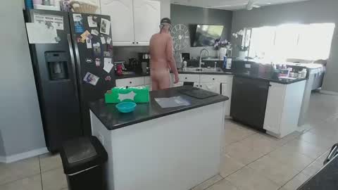 Snapshot of smallpenisbigtongue chatting on 09-29-25, 01:38 Daddy online show from 09-29-25, 01:38