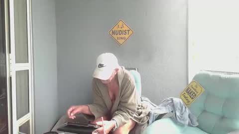 Snapshot of smallpenisbigtongue chatting on 10-10-25, 01:32 Daddy online show from 10-10-25, 01:32