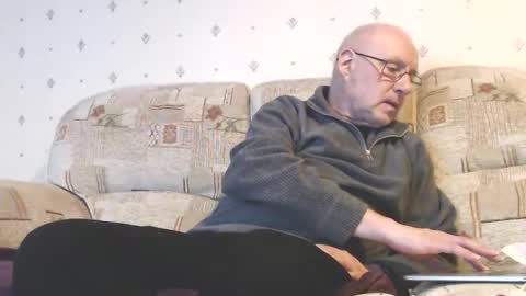 Snapshot of smallsteve562 chatting on 12-15-24, 10:58 Steve online show from 12-15-24, 10:58