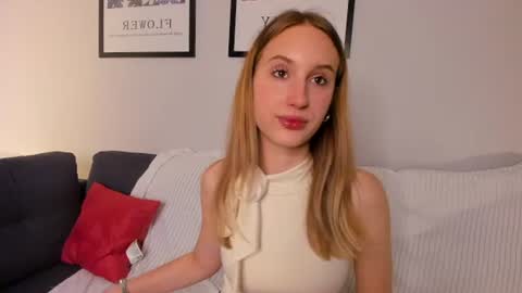 Snapshot of smilesviktoria chatting on 07-01-26, 12:29 Victoria online show from 07-01-26, 12:29