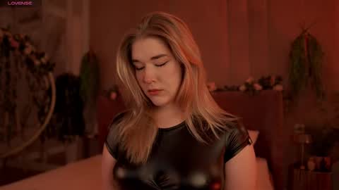 Mia online show from 09-14-25, 05:06