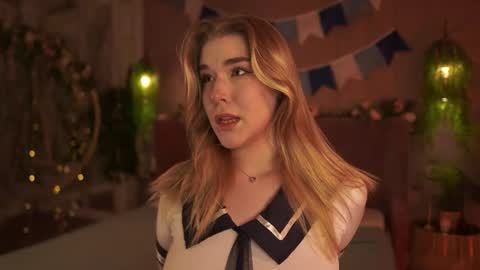 Mia online show from 09-28-25, 05:13