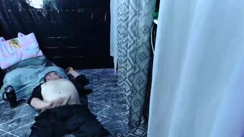 love bug online show from 12-22-25, 08:00