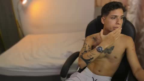 Snapshot of snak_master1 chatting on 09-15-25, 04:23 snak_master1 online show from 09-15-25, 04:23