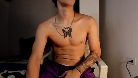 Snapshot of snakebutterfly chatting on 12-22-24, 06:49 snakebutterfly online show from 12-22-24, 06:49