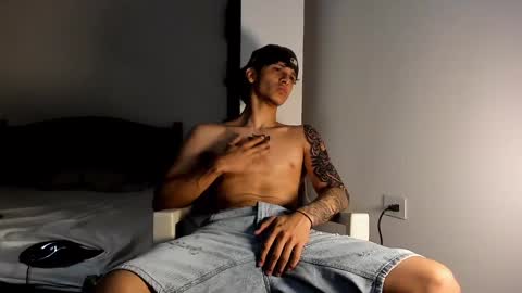 Snapshot of snakebutterfly chatting on 01-09-25, 06:59 snakebutterfly online show from 01-09-25, 06:59