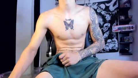 Snapshot of snakebutterfly chatting on 03-04-26, 03:18 snakebutterfly online show from 03-04-26, 03:18