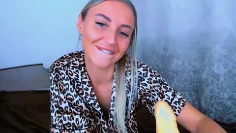 Sneja online show from 11-26-25, 05:14