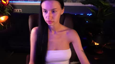 Snapshot of snow_whiteeex chatting on 09-10-25, 05:40 snow_whiteeex online show from 09-10-25, 05:40