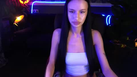 Snapshot of snow_whiteeex chatting on 09-15-25, 07:08 snow_whiteeex online show from 09-15-25, 07:08