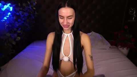 Snapshot of snow_whiteeex chatting on 10-19-25, 05:52 snow_whiteeex online show from 10-19-25, 05:52