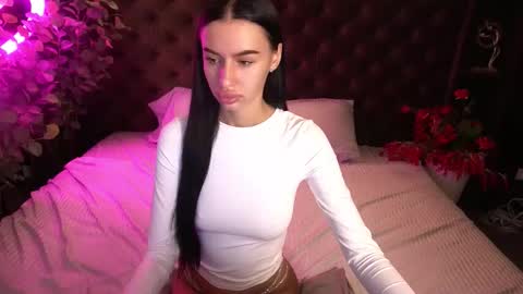 Snapshot of snow_whiteeex chatting on 10-21-25, 05:41 snow_whiteeex online show from 10-21-25, 05:41