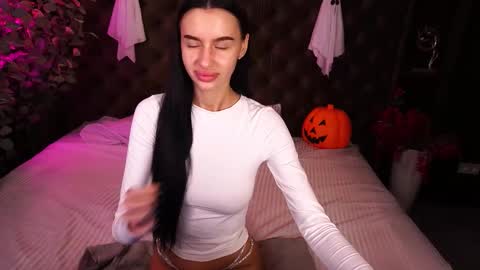 Snapshot of snow_whiteeex chatting on 10-31-25, 06:47 snow_whiteeex online show from 10-31-25, 06:47