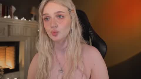 Snapshot of snowflakeskitty chatting on 07-03-26, 05:25 Ellie online show from 07-03-26, 05:25