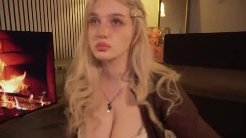 Snapshot of snowflakeskitty chatting on 07-16-26, 05:24 Ellie online show from 07-16-26, 05:24