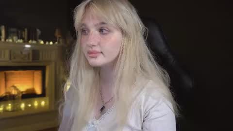 Snapshot of snowflakeskitty chatting on 07-22-26, 05:21 Ellie online show from 07-22-26, 05:21