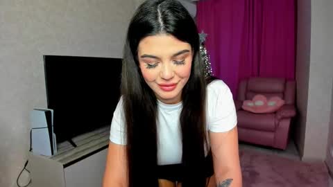 Snapshot of snowingwinter chatting on 12-20-25, 07:21 snowingwinter online show from 12-20-25, 07:21