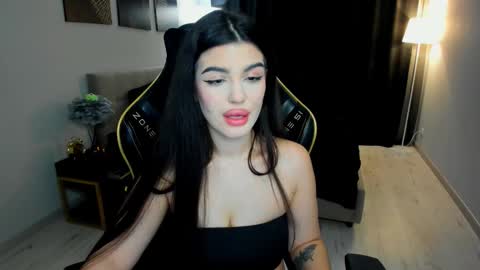 Snapshot of snowingwinter chatting on 02-12-26, 04:51 snowingwinter online show from 02-12-26, 04:51