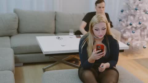 Snapshot of snowyphoenix chatting on 12-15-25, 12:20 Snowy Bubbles online show from 12-15-25, 12:20