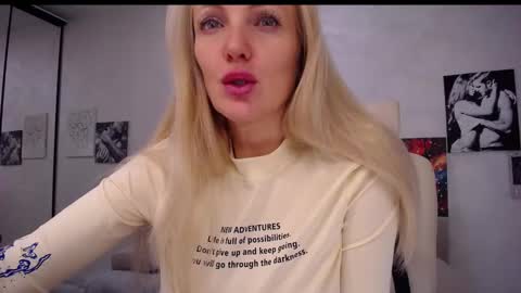 Monna online show from 01-15-25, 02:46