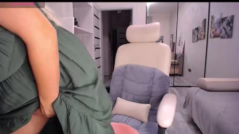 Monna online show from 09-22-25, 05:48