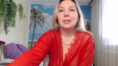 Snapshot of soaring_love chatting on 02-26-25, 07:53 Masha online show from 02-26-25, 07:53