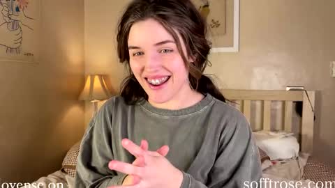 Julia    online show from 02-06-25, 01:16