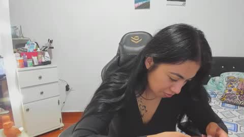 Snapshot of sofhya_jay9 chatting on 02-12-25, 02:45 Evainked online show from 02-12-25, 02:45