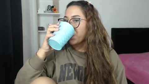 Snapshot of sofi4__ chatting on 03-07-25, 02:25 sofi online show from 03-07-25, 02:25