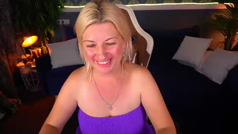 Snapshot of sofi_moonnn chatting on 08-04-26, 04:42 Sofi online show from 08-04-26, 04:42