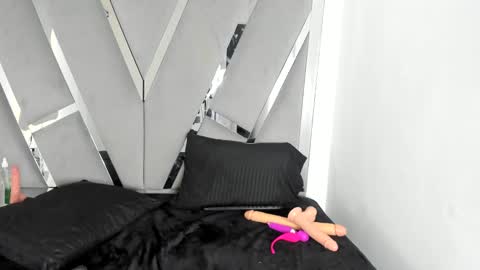 SOFIA online show from 02-10-25, 01:24