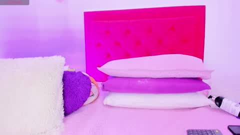 Snapshot of sofia_girl_ chatting on 01-13-25, 07:32 SOFIA online show from 01-13-25, 07:32