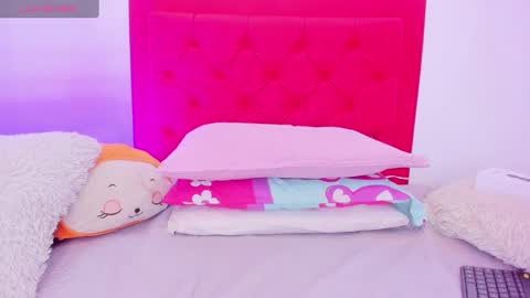 Snapshot of sofia_girl_ chatting on 03-05-25, 07:38 SOFIA online show from 03-05-25, 07:38