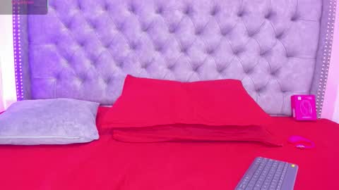 Snapshot of sofia_girl_ chatting on 10-08-25, 08:56 SOFIA online show from 10-08-25, 08:56