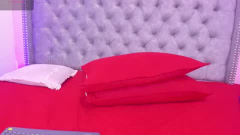 Snapshot of sofia_girl_ chatting on 10-28-25, 08:18 SOFIA online show from 10-28-25, 08:18