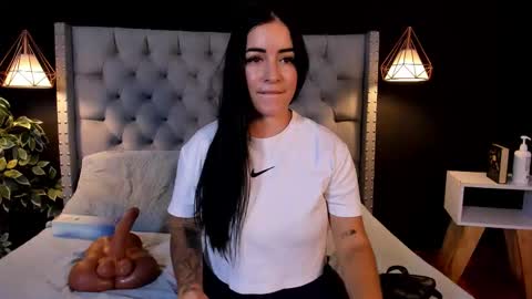 Snapshot of sofia_riveraa chatting on 11-12-25, 08:08 SOFIA online show from 11-12-25, 08:08