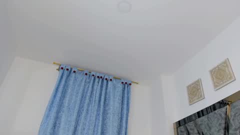 Snapshot of sofia_swett_03 chatting on 02-23-25, 06:17 laura online show from 02-23-25, 06:17