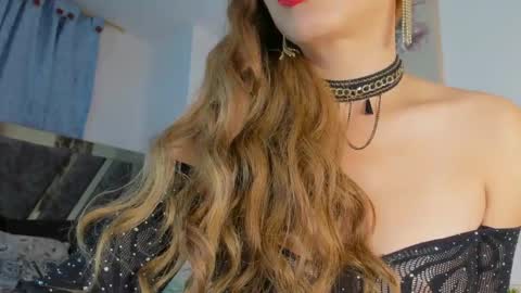 Snapshot of sofia_swett_03 chatting on 03-02-25, 03:24 laura online show from 03-02-25, 03:24