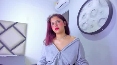 Sofa online show from 02-01-26, 01:31