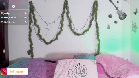 sofiacruz16 online show from 12-17-24, 08:12