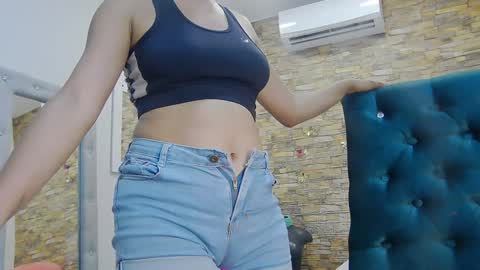 Snapshot of sofianena chatting on 01-02-25, 07:23 love online show from 01-02-25, 07:23