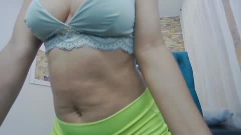 Snapshot of sofianena chatting on 01-21-25, 06:00 love online show from 01-21-25, 06:00