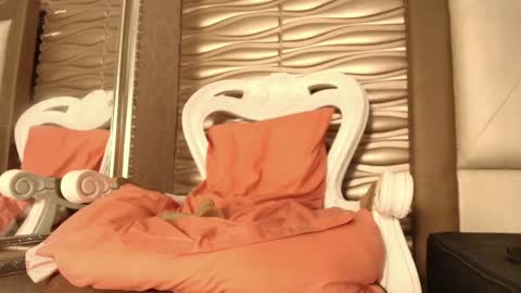 Sofi - next broadcast today 1030pm Colombia time online show from 10-15-25, 08:03